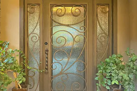 أبواب خشبية خارجية متينة وعصرية 1